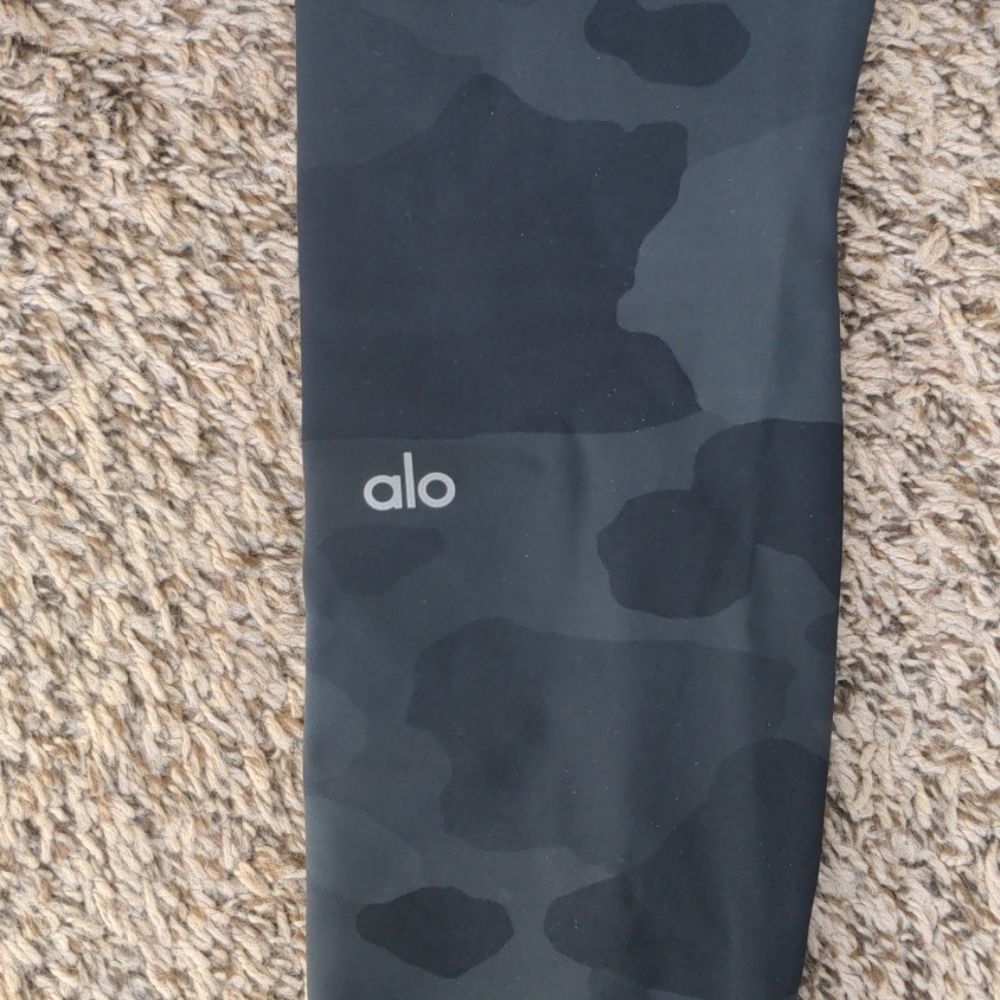 ALO Yoga Vapor High Waist Leggings Black Camo - Picture 4 of 5